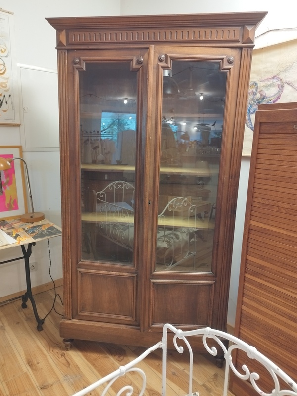 Large 20th century window display 