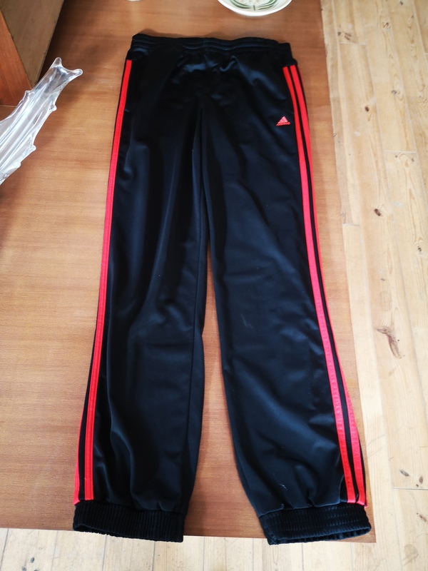 Vintage adidas joggers XL but looks like a current 90s L