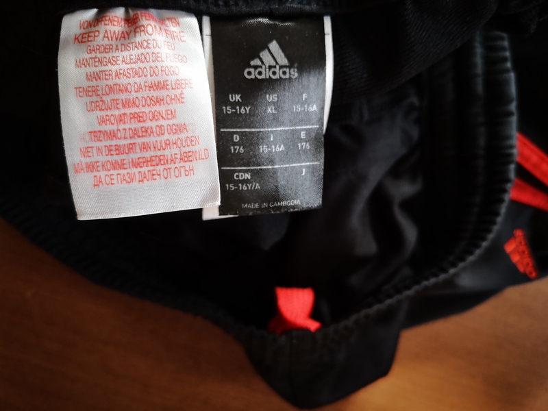 Vintage adidas joggers XL but looks like a current 90s L