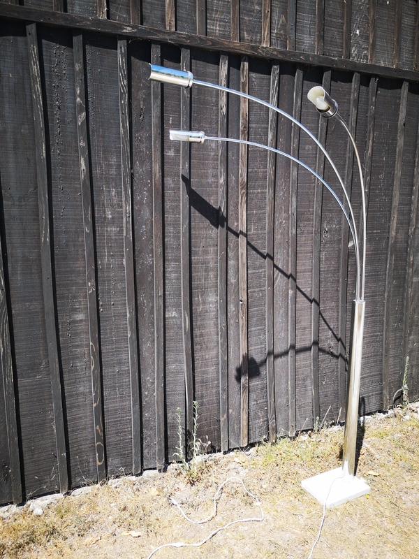 Floor lamp design three arcs