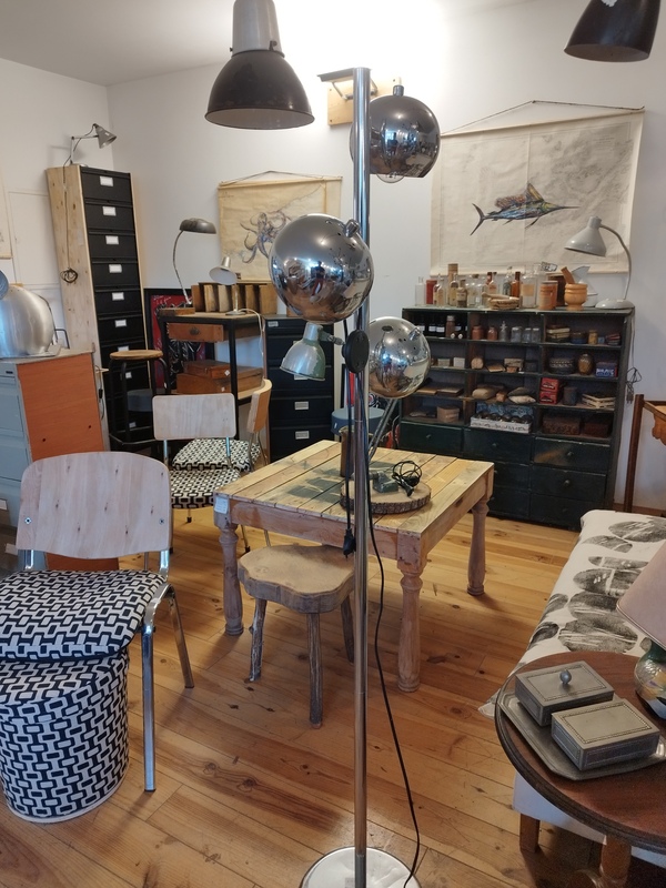 Space age floor lamp 