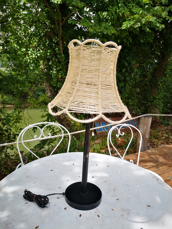 Macrame table lamp