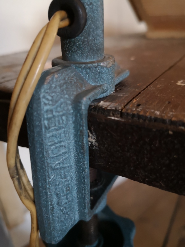 Adler workshop lamp with vice