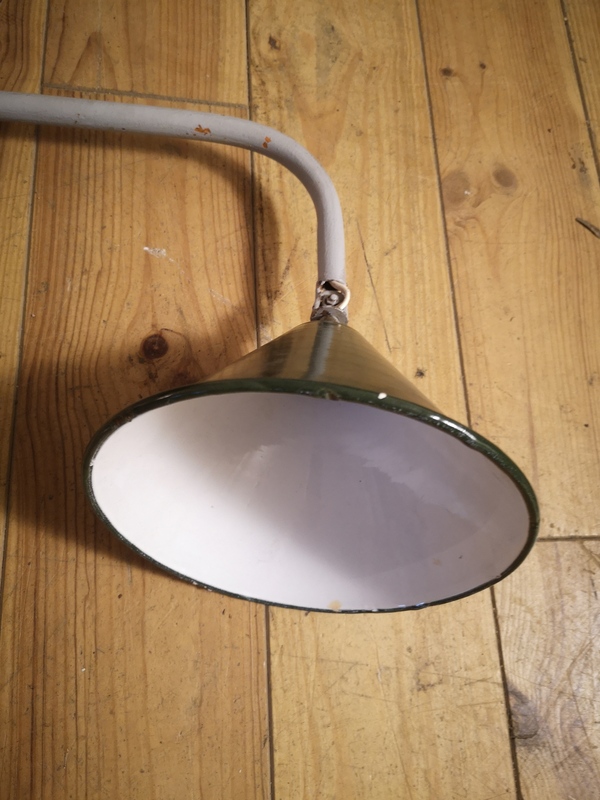 Workshop lamp on stem
