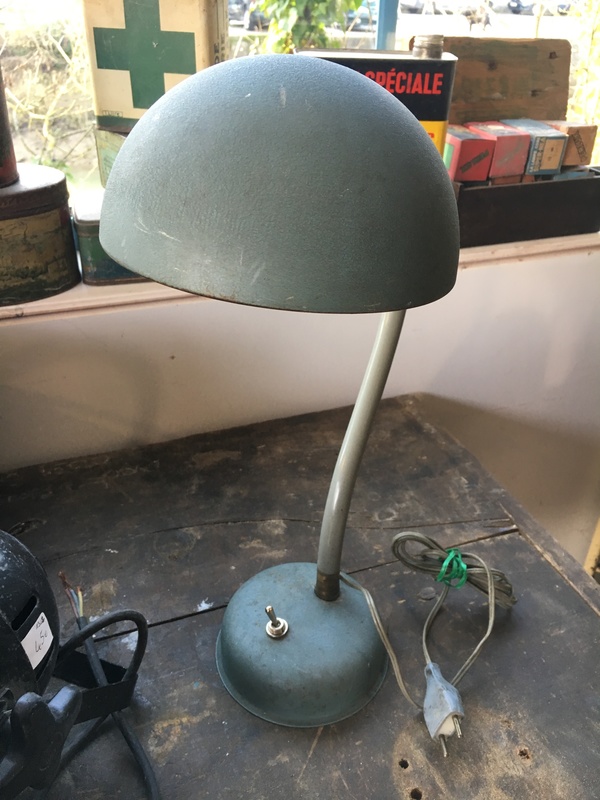Desk lamp