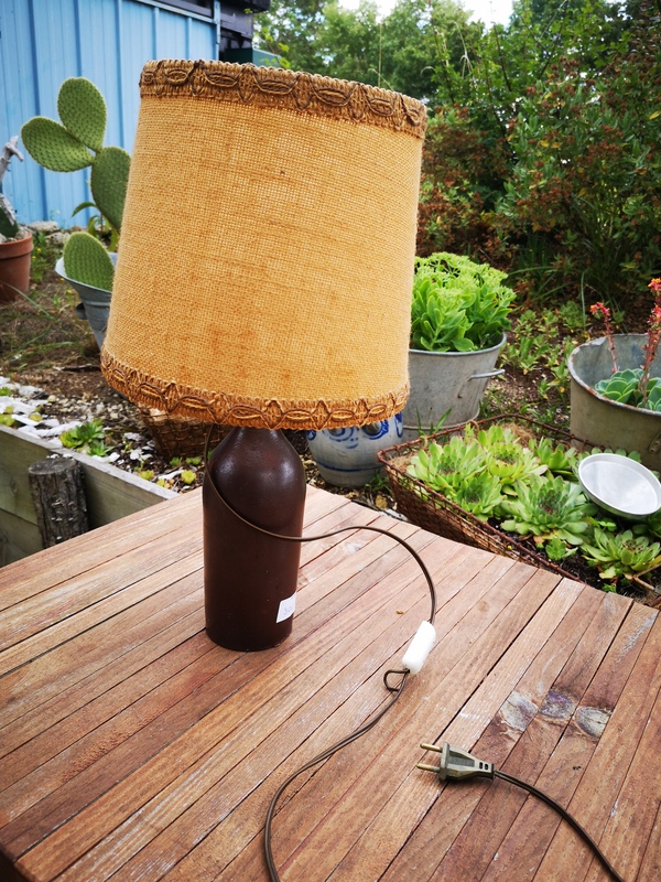 Table lamp