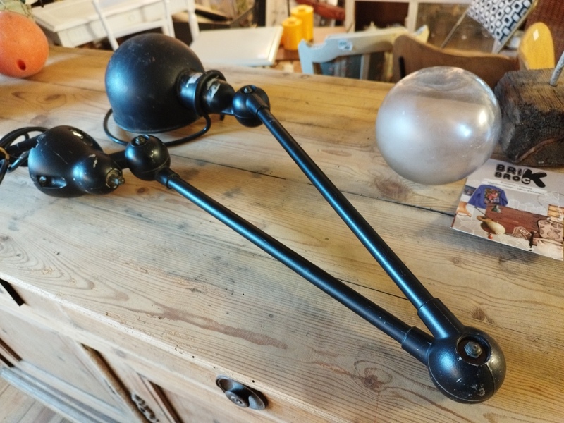 Black Jielde lamp