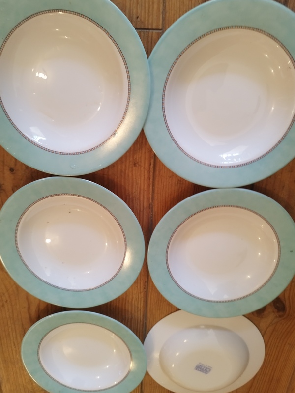 Lot of vintage Arcopal plates