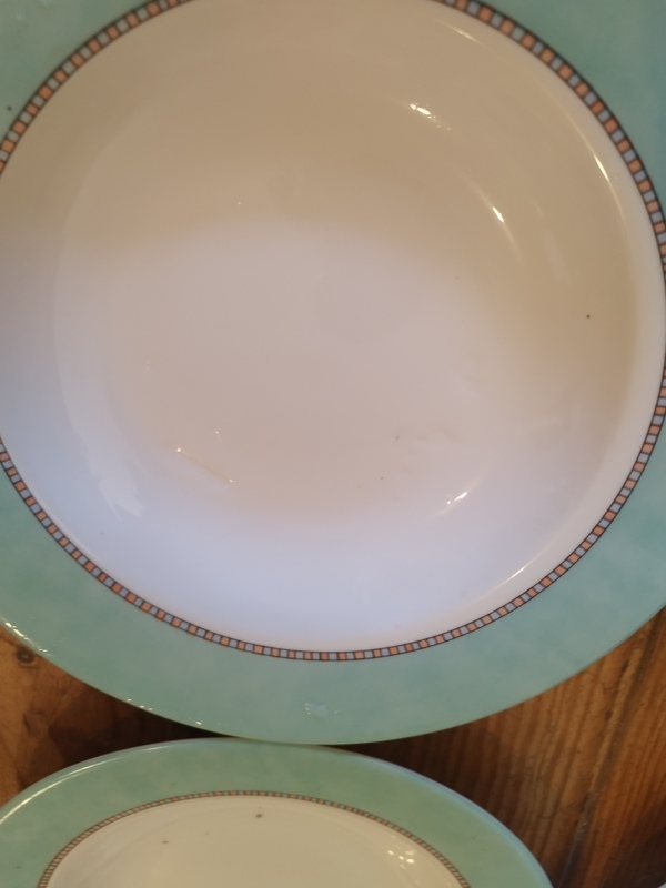 Lot of vintage Arcopal plates