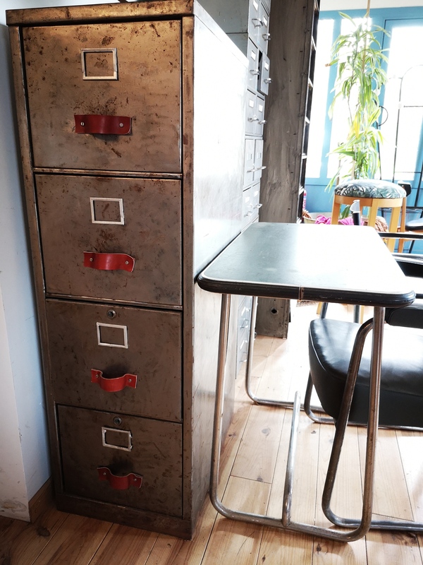 Create an office space in a small space.