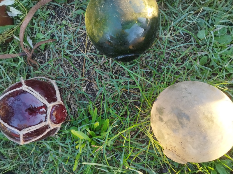 Set of glass net balls