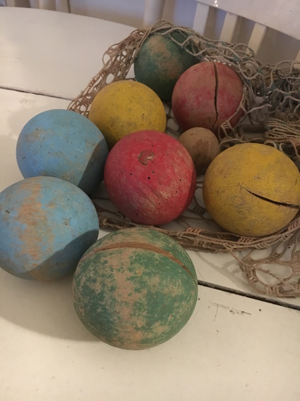 Lot of wooden pétanque balls