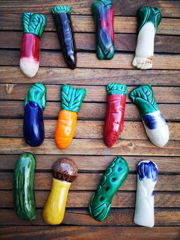 Lot of twelve knife holders