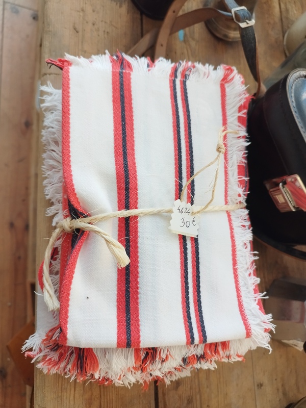 Set of twelve napkins 