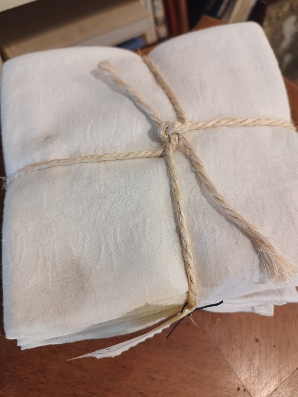 Set of six damask napkins