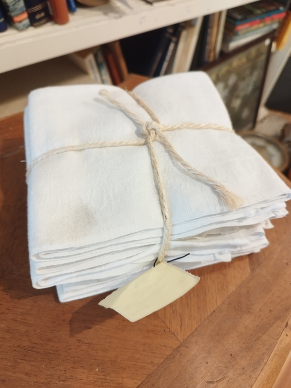 Set of six damask napkins