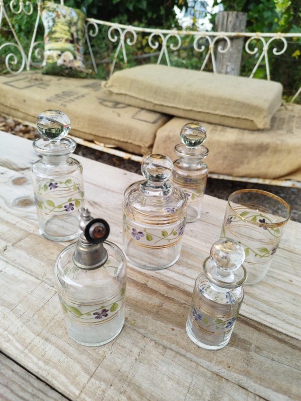 Bathroom bottle set