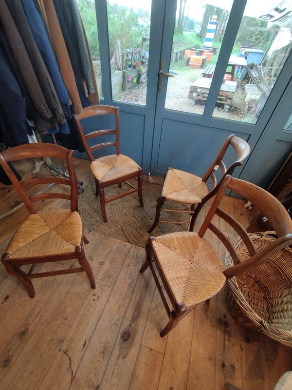  Set of four early 20th-century chairs made of wood and straw