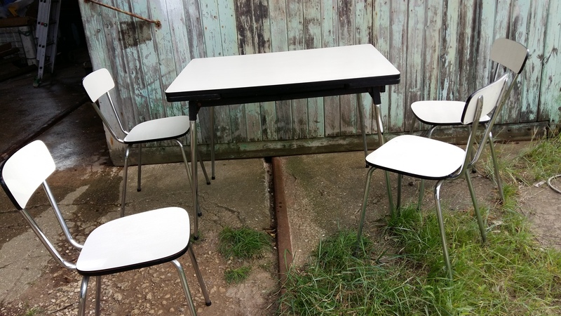 Lot of four chairs and a formica table from the 60s