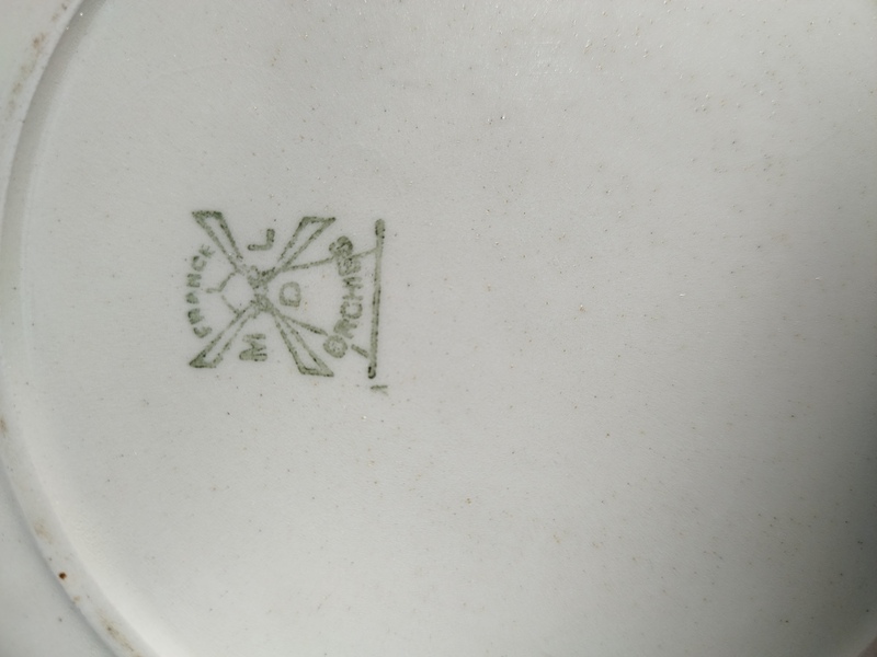 Set of six Moulin des loups plates