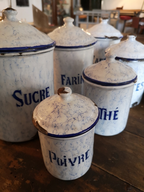 Lot of six pots of enameled spices
