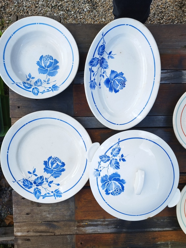 Moulin des loups tableware set