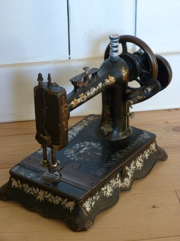 Manual cast iron sewing machine