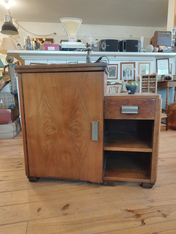 Asymmetrical furniture 