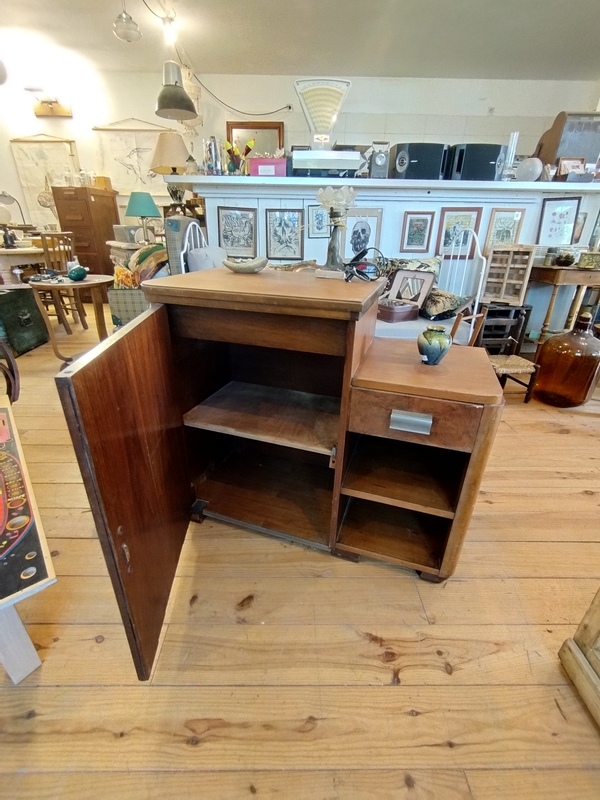 Asymmetrical furniture 