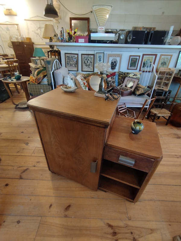 Asymmetrical furniture 