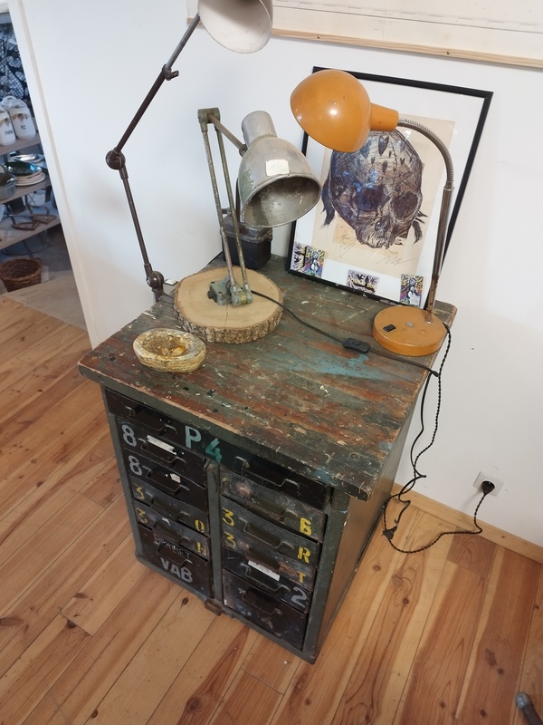 armed mechanical trades furniture 