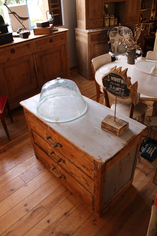 Trade furniture with drawers 