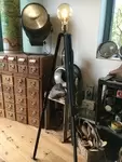 Adjustable height tripod lamp