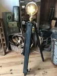 Adjustable height tripod lamp