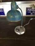 Articulated desk lamp