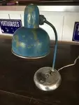 Articulated desk lamp