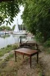 Table années 50 bois foncé.