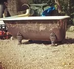 Enamelled cast iron bathtub