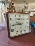 Horloge murale Jaz avec calendrier perpétuel