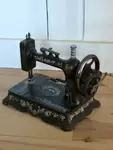 Manual cast iron sewing machine