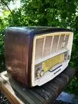 Old bakelite radio