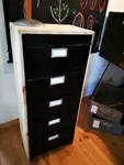 Storage unit with 5 flaps