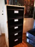 Storage unit with 5 flaps