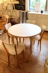 Table ronde en bois massif peinte à la main tournesol