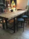 Large table eats standing