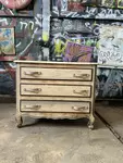 Three-drawer chest of drawers