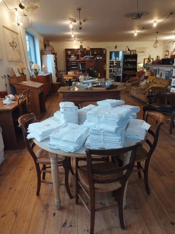 tablecloth and napkins