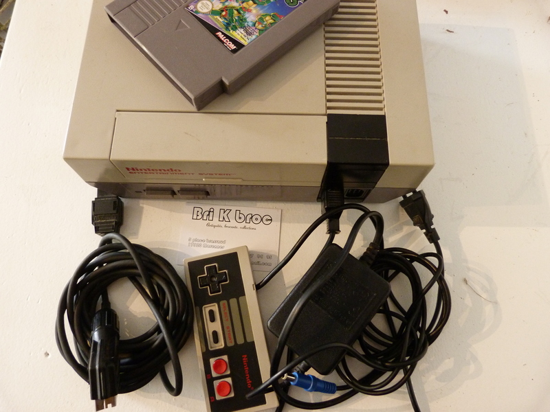 Nintendo NES, cables and a game