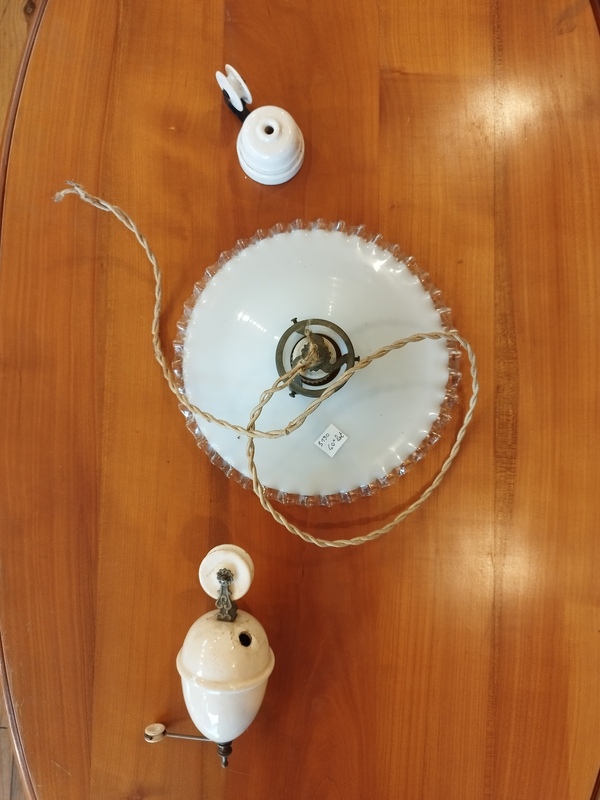 Suspension monte et baisse opaline