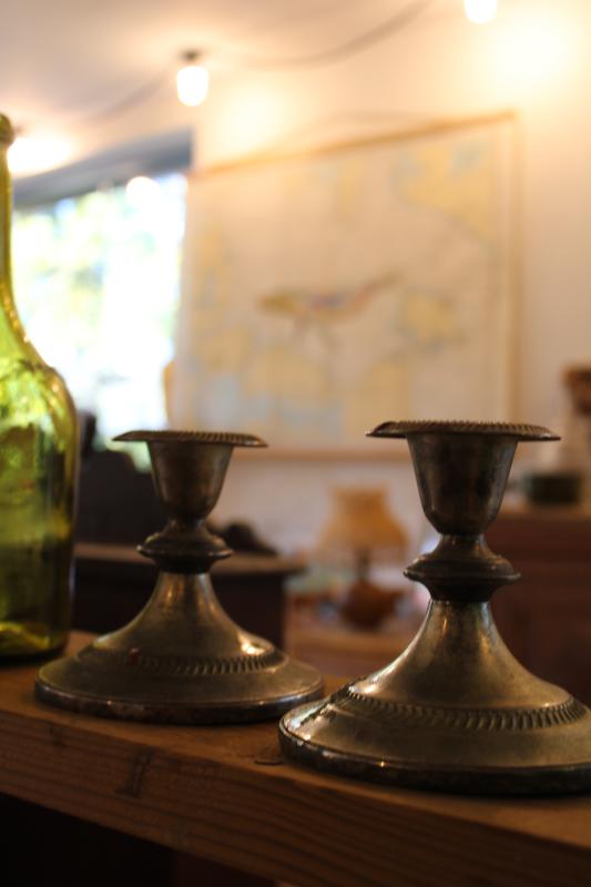 Paire de bougeoirs anciens